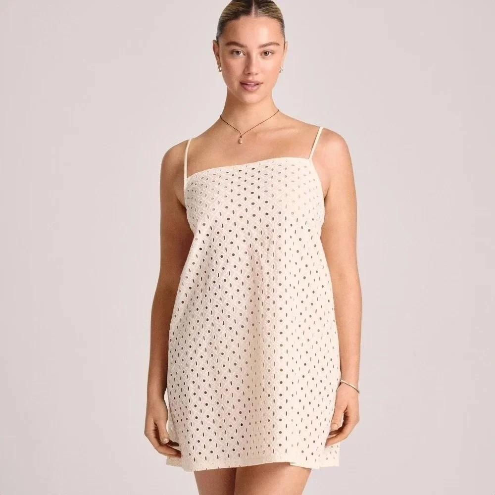 Women's Vitamin A Eyelet Cover Up Mini Dress White XS New With Tags - Picture 4 of 7